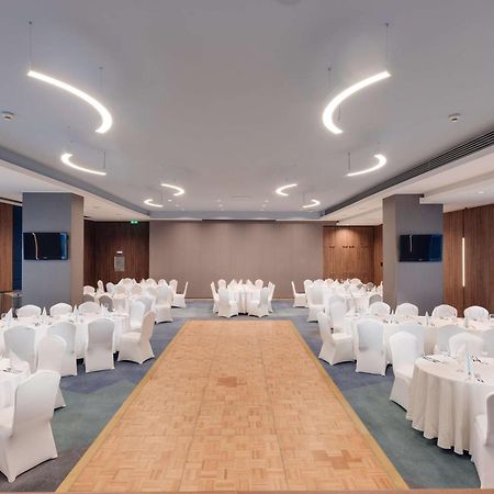 克卢日城市广场希尔顿逸林酒店 外观 照片 The ballroom