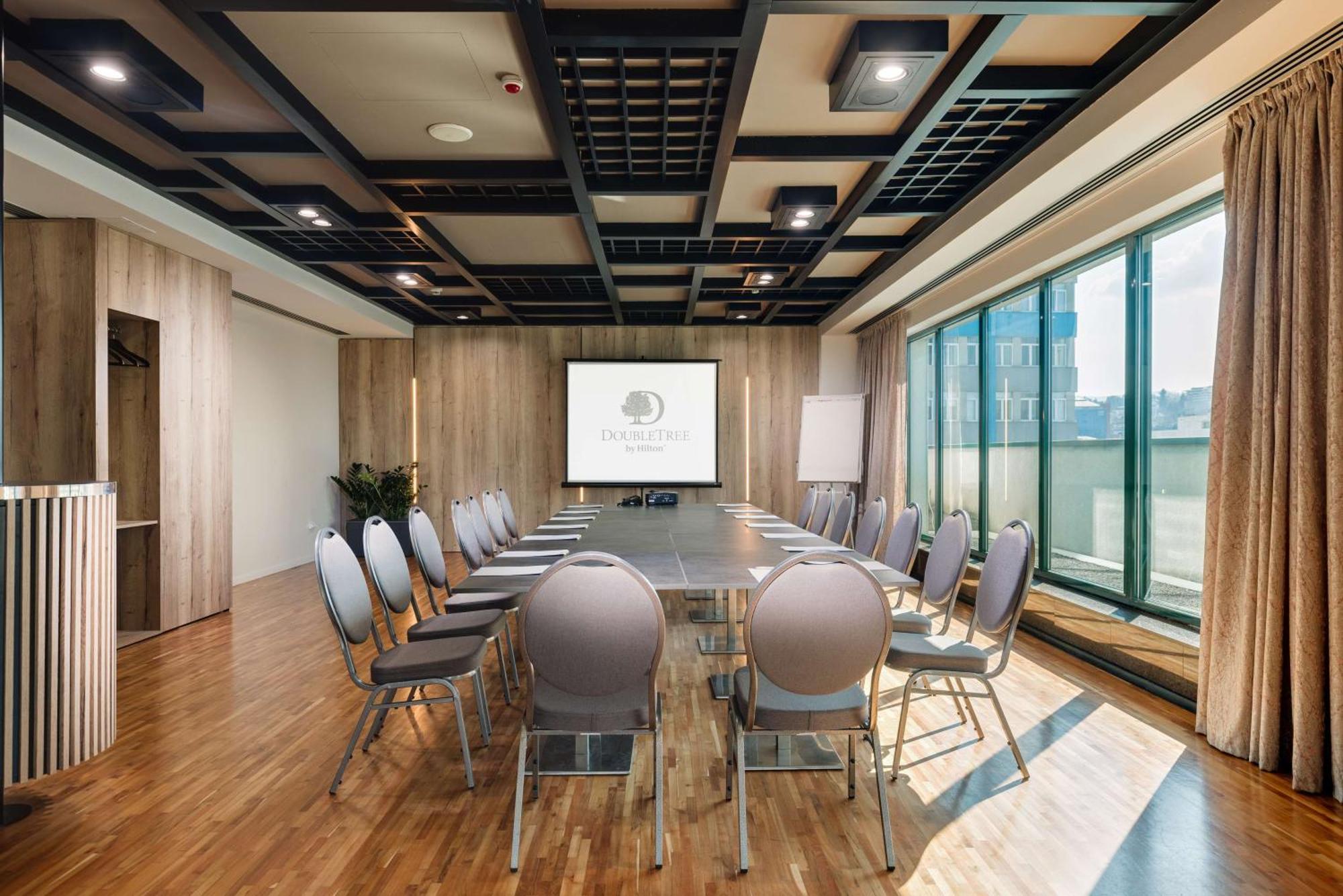 克卢日城市广场希尔顿逸林酒店 外观 照片 Meeting room